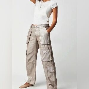 NEW Free People Lap Of Luxury Barrel Cargo Pants‎ Metallic Silver 29 Jeans